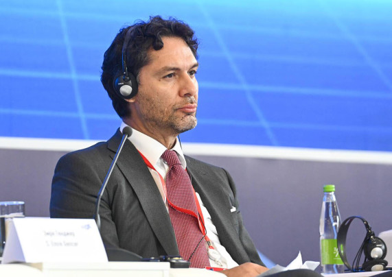 Hiçbir sorun, onu yaratan bilinç seviyesi ile çözülemez.