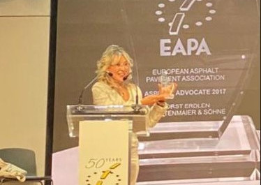 E-MAK’s Europe Sales Director Gülay Malkoç was awarded the "ASPHALT ADVOCATE AWARD -2023"